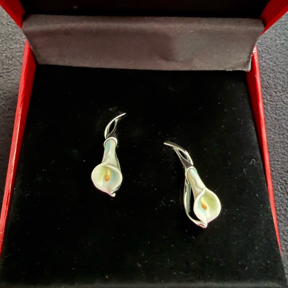 Franz White and Silver Calla Lily Earrings NWOT - Picture 2 of 8